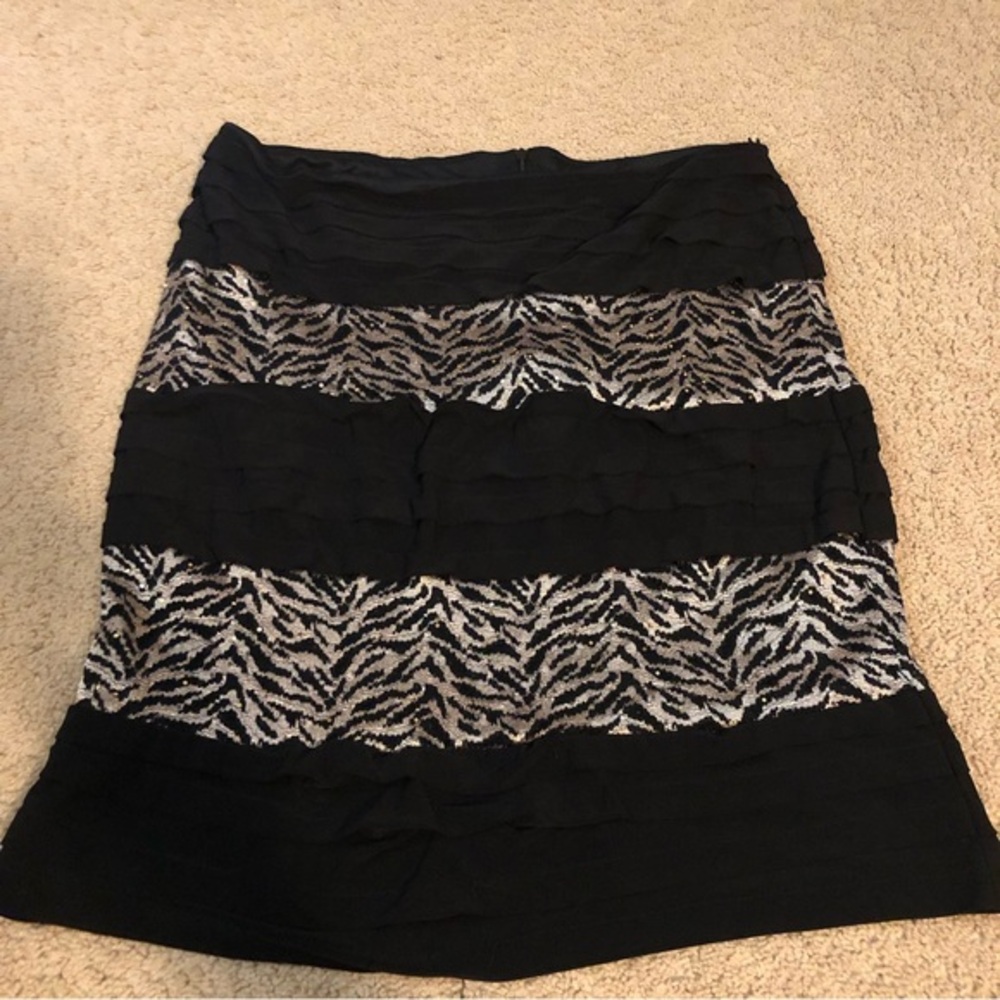 🎉HP🎉 R&M Richards shimmer Animal print size 14 pencil skirt